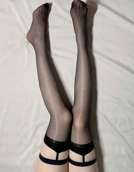 Corrente De Coxa Feminina E Meia-calça Vazada Até O Joelho